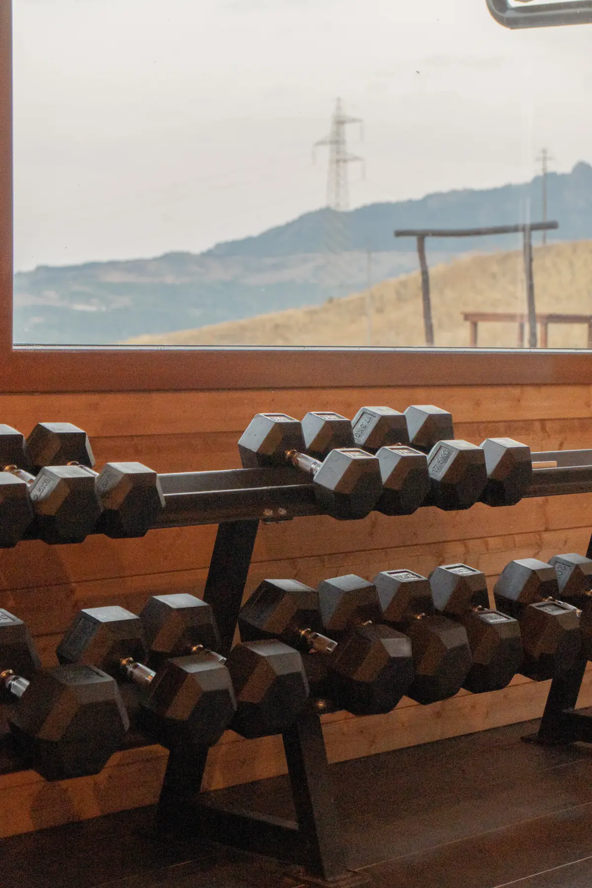 Palestra attrezzata con pavimento in legno